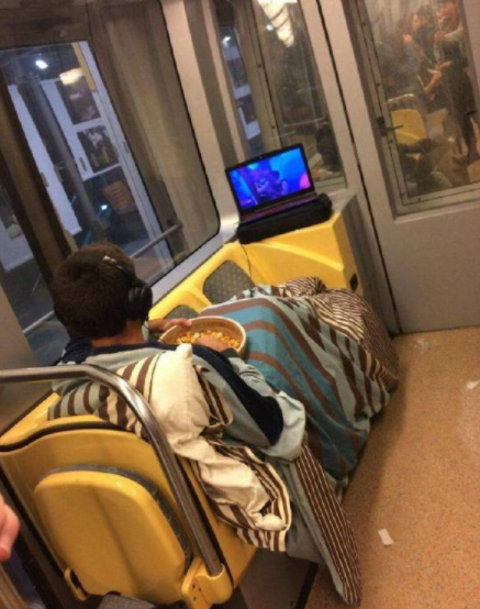 段子|搞笑gif：自从用了这个密码，再也不用担心老婆拿我手机了！