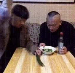 哥们|爆笑GIF:我们说好的一辈子不分手哈哈哈