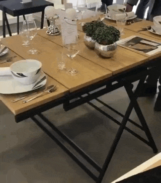 小鱼|搞笑动态图GIF: 亲爱的，等等，我帮你抓小鱼给你吃。