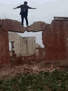 周星驰|搞笑GIF：这个车质量是真好,一点漆都没掉