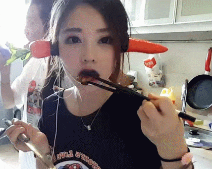 还是|搞笑GIF趣图:妹子,你到底是冲浪呢,还是太浪呢