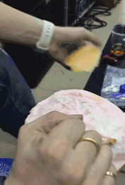 这是|爆笑gif图:这应该是世界上最牛的三轮车了吧