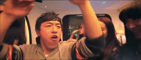 新发|搞笑GIF趣图:想学打毛衣的妹子,看看这个超大版应该就能学会了