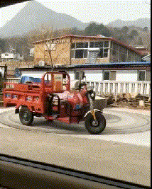 榴莲|搞笑GIF：邻居们敲门，他们是不是想抢我的火烤榴莲呀