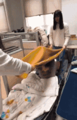 冲动|搞笑GIF:对待醉酒的朋友,又学会一招!