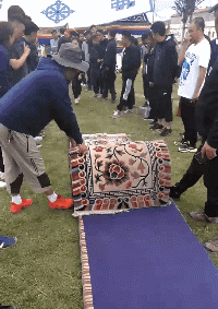 香味|搞笑gif图：隔着屏幕都闻到了香味，真想上去咬一口