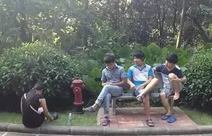 妹子|搞笑GIF: 小伙子，你们这样的行为，活该你们单身！