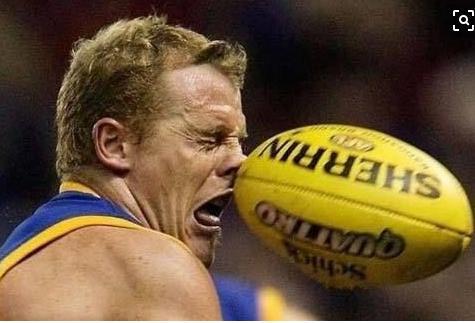 手机|搞笑段子图片：我的手机屏幕现在设置成贞子了，吓不死你！