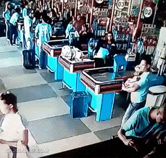 灯光师|搞笑GIF动图：灯光师！怎么不给新郎补光啊！