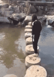 解释|搞笑GIF: 谁来解释下这火是怎么冒出来的