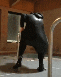 潜水衣|搞笑GIF:第一次抽电子烟的时候,太尴尬了