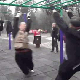 老年人|搞笑GIF：老年人都这么朋克的了！