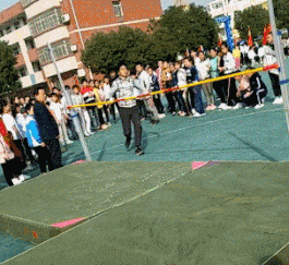 饼干|爆笑GIF:小姐姐,解锁吃烧烤新姿势