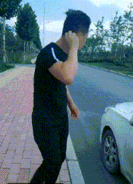 孙子|搞笑gif趣图:这是我好不容易买到的宝马啊,绝对不能被淹了!