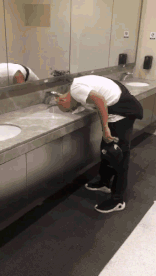 挫折|开心一刻：这位美女是事业上受到了什么挫折还是感情上受过挫折呢