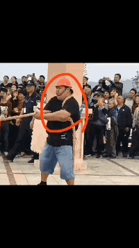 亲热|搞笑GIF：这就是女朋友生气，而你又想亲热时的场景