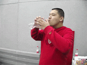 这是|搞笑gif: 这是找虐吗？喜欢被打屁股？