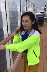 巧妙|哥们伪装的不错啊很巧妙，可是眼睛还是出卖了你