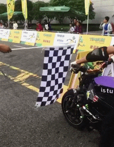 乖乖|搞笑GIF：小乖乖你知道你有多好吃嘛