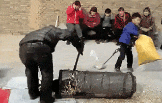 爆米花|爆笑动图:民间爆米花,有没有经历过的