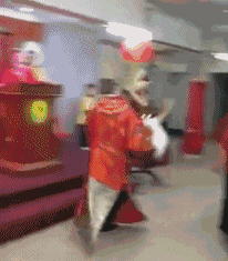 尴尬|搞笑GIF:这就尴尬了,一群男人看的很开心!!!