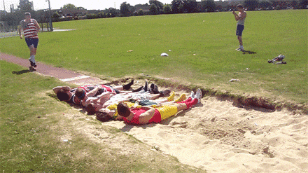 不要|爆笑GIF: 这种活动切记不要躺在最后一位