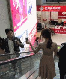 后坐力|搞笑GIF：这可是亲妈，亲的啊！爱吃手的习惯只能这样对付你了！