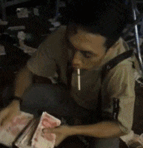 不亦乐乎|搞笑GIF: 熊孩子玩的真是不亦乐乎，这奶爸也真是会玩啊