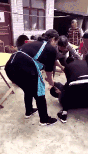 生日蛋糕|搞笑GIF趣图：妹子，你这是喝了多少酒啊，趴在马桶上都能睡着，真是尴尬！