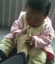 妹子|搞笑GIF趣图:妹子,这大婚的日子游戏不走,让新郎多难受啊