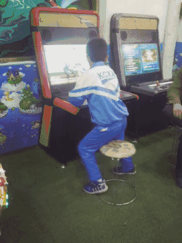 广场|搞笑GIF趣图:妹子,自拍的姿势太霸气了,如果让人看见会不会尴尬啊?