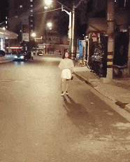 这是|搞笑GIF: 美女, 你这是在家猛如虎, 打针吓成鼠