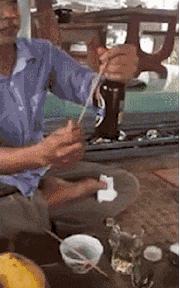 美女|搞笑GIF趣图：美女你顶着两个这么大的压力还能跳过去，我服了