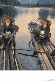 粗鲁|GIF趣图: 姑娘都快喘不上气了, 你们也太粗鲁了!