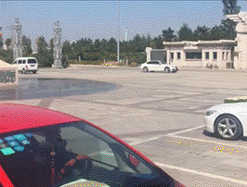 不要|搞笑GIF: 原来烫发是这么烫的, 我读书少你不要骗我