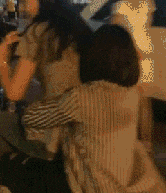 家子|搞笑GIF：看姑娘这身手，绝对是一练家子！