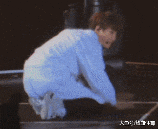 工资|内涵GIF:老板,我宁肯少拿点工资,也要留在公司里上班