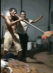 裤兜|爆笑GIF趣图: 男人喝醉了之后感觉整个世界都是他的!