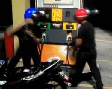 要不是|爆笑GIF: 我这爆脾气今天要不是有人拦着非拆了你不可