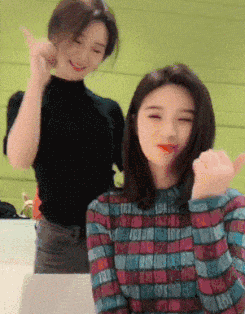 搞笑gif: 全场的观众都被这个小朋友所吸引 - 看看头条_中华网