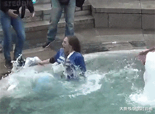 敌军|搞笑GIF：一场大战马上开始，敌军还有五秒到达战场