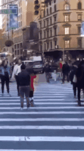 妹子|搞笑GIF趣图：妹子，你的闺蜜可能累了，还是让我来吧！