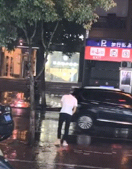 妹子|搞笑GIF趣图:这种做,家里也可以健身