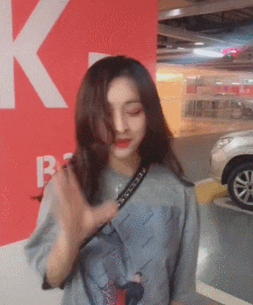 妹子|搞笑GIF:笑场,我们是认真的!我笑也是认真的!