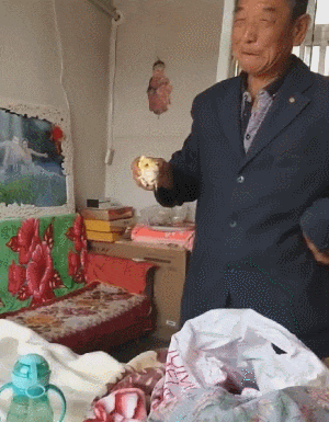 满满|搞笑GIF: 满满的眼神全是戏, 差点信了你的邪