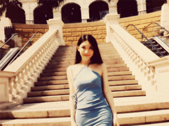 秀发|搞笑GIF：姐姐这一头迷人的秀发实在太美了。。。