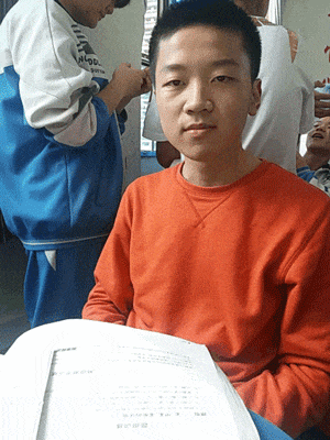 眼神|搞笑gif：?给你几个眼神还有笑容，自己体会