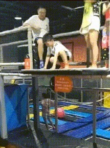 妹子|搞笑GIF趣图：这是什么神仙操作，真的可以这样操作吗