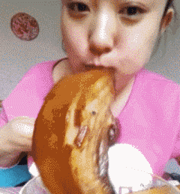 段子|开心一刻：看见老姐拿着筷子在马桶里翻找东西，我是不是该跑路呀