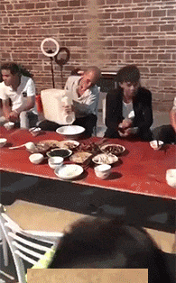 公鸡|搞笑GIF:每个男人都有爱心的